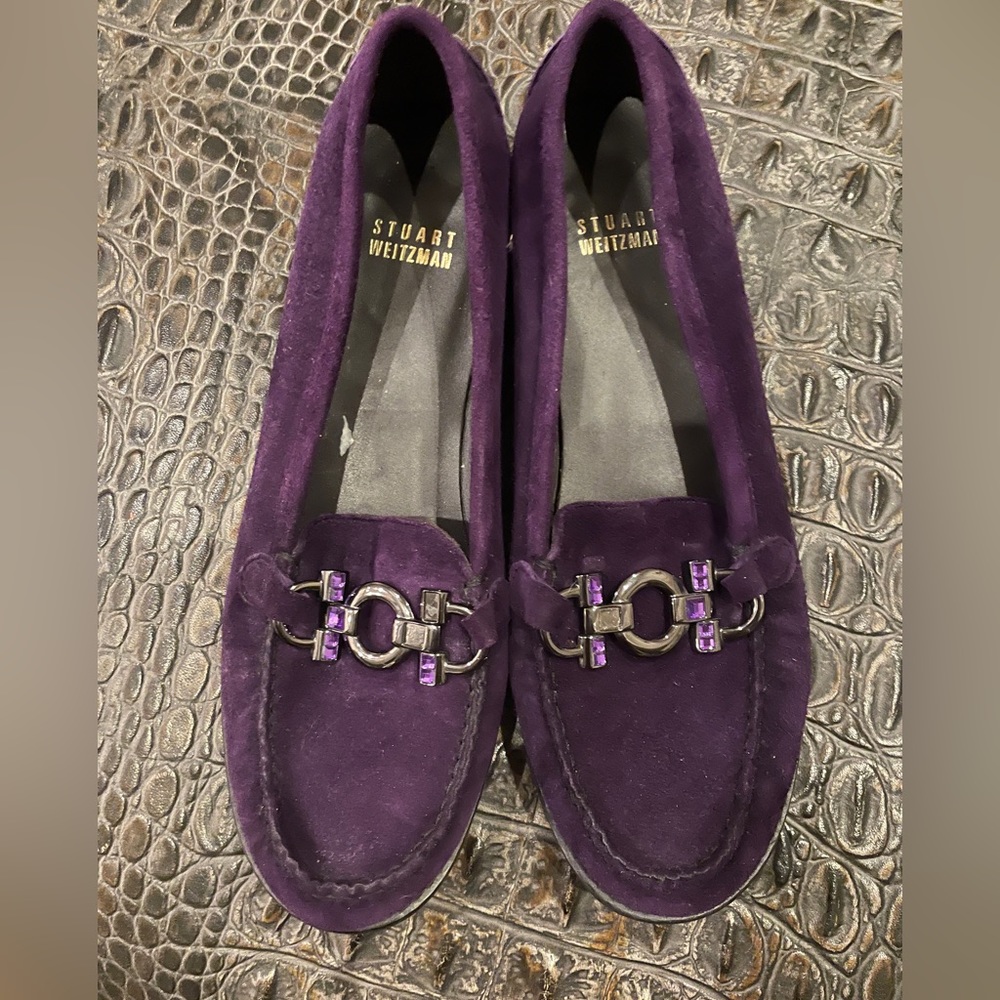 Super cute, but they are missing two purple jewels as seen in the close-up